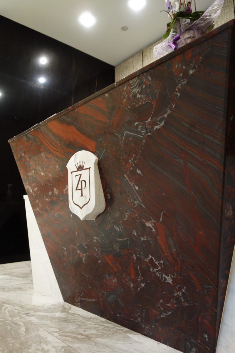 Barové a recepční pulty - realizace 11